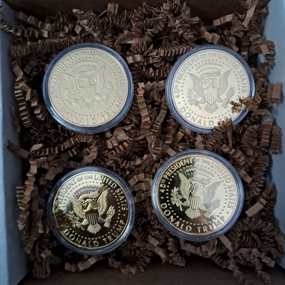 Donald Trump Gold Coin Set - Picture 2 of 2